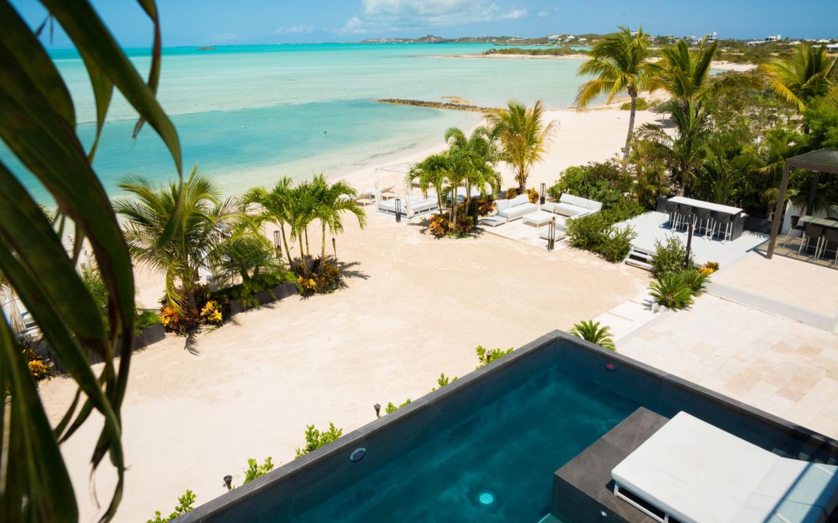 villa-turks-and-caicos-caribbean-beachfront-luxury-paradiso-del-mar-bea (12)