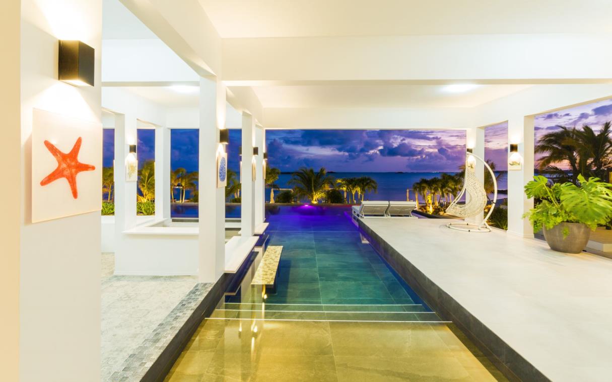 villa-turks-and-caicos-caribbean-beachfront-luxury-paradiso-del-mar-swim (2)