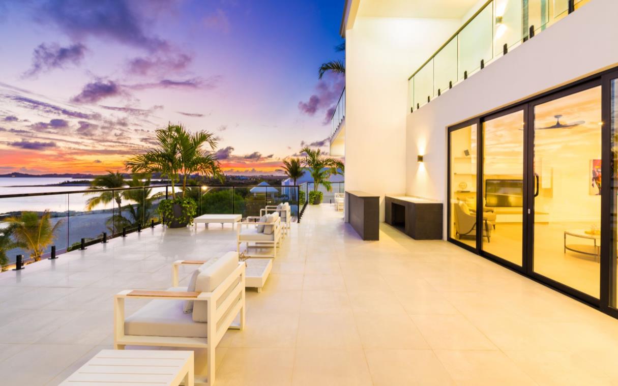 villa-turks-and-caicos-caribbean-beachfront-luxury-paradiso-del-mar-bal (4)