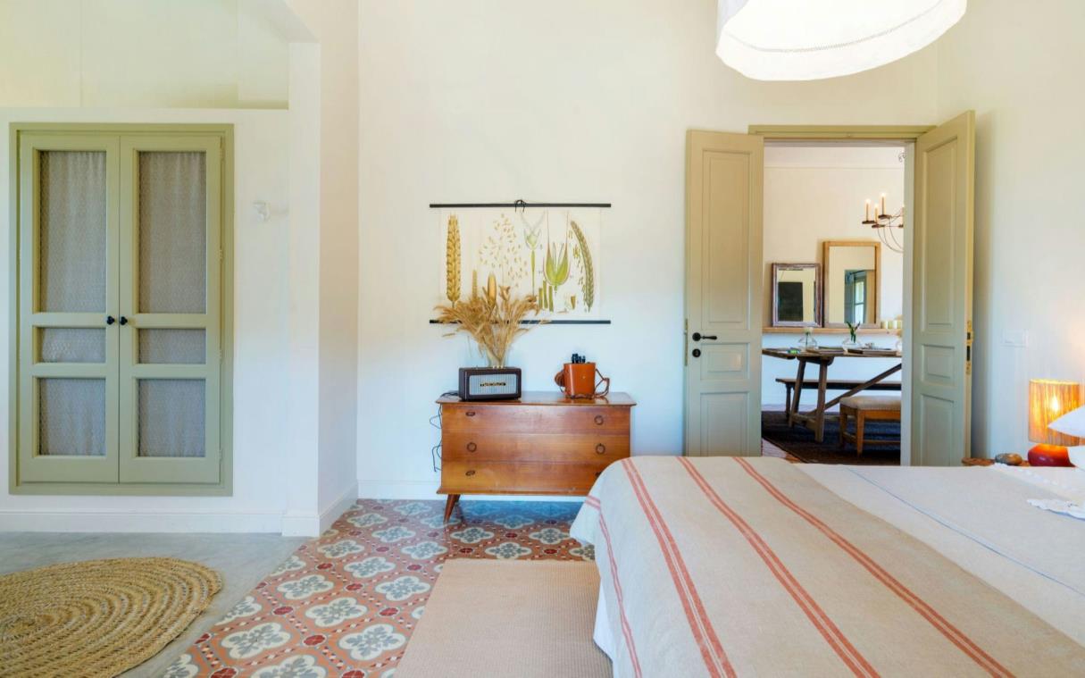 villa-girona-costa-brava-spain-luxury-pool-can-casi-house-bed (7)