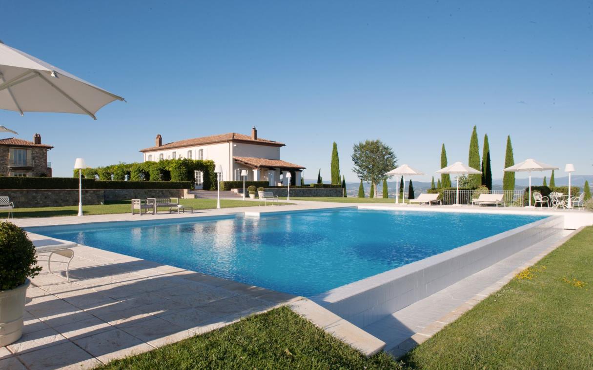 villa-perugia-umbria-italy-luxury-pool-la-villa-cov (1)