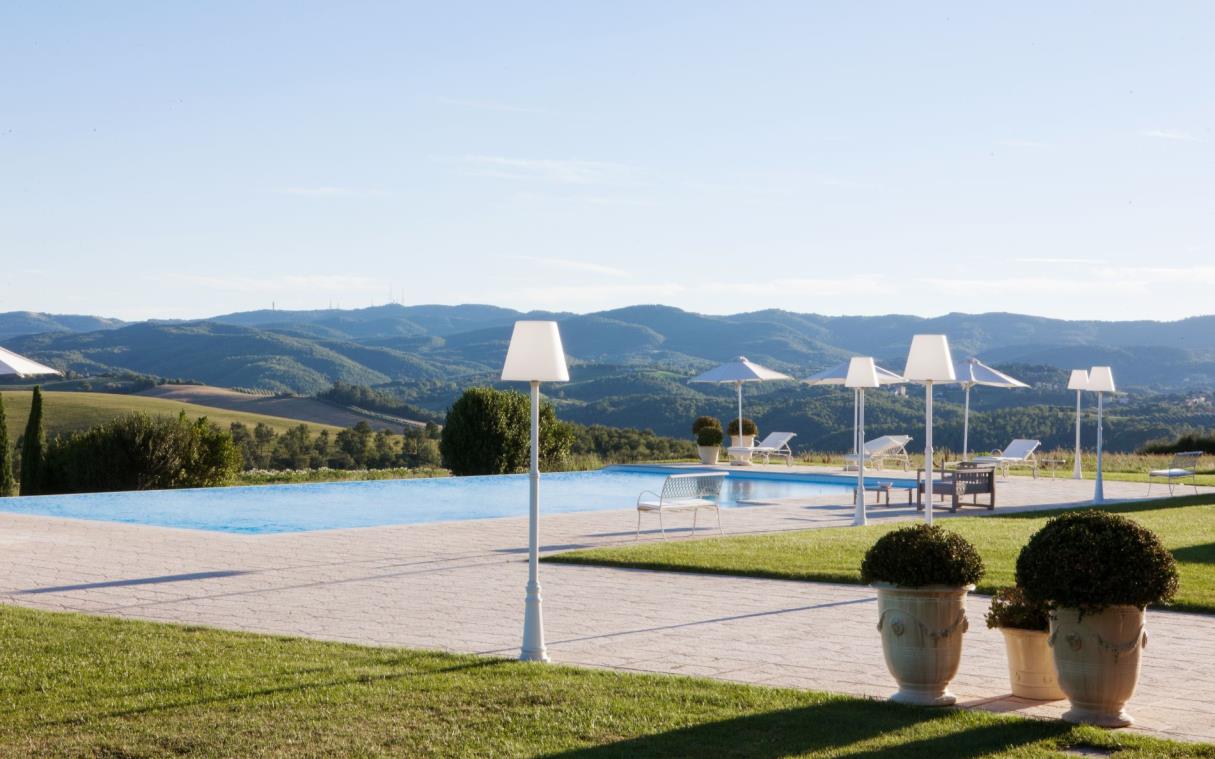 villa-perugia-umbria-italy-luxury-pool-la-villa-swim (8)