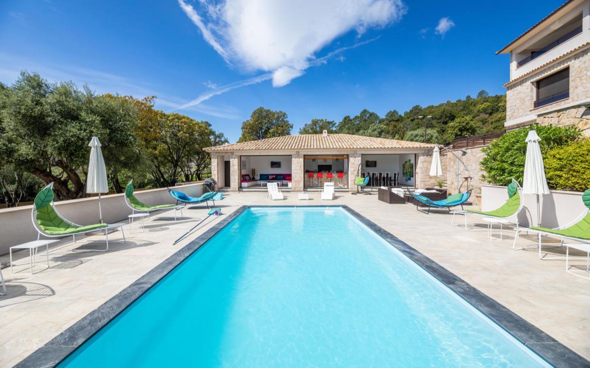 villa-porto-vecchio-corsica-france-luxury-pool-lecci-swim (1)