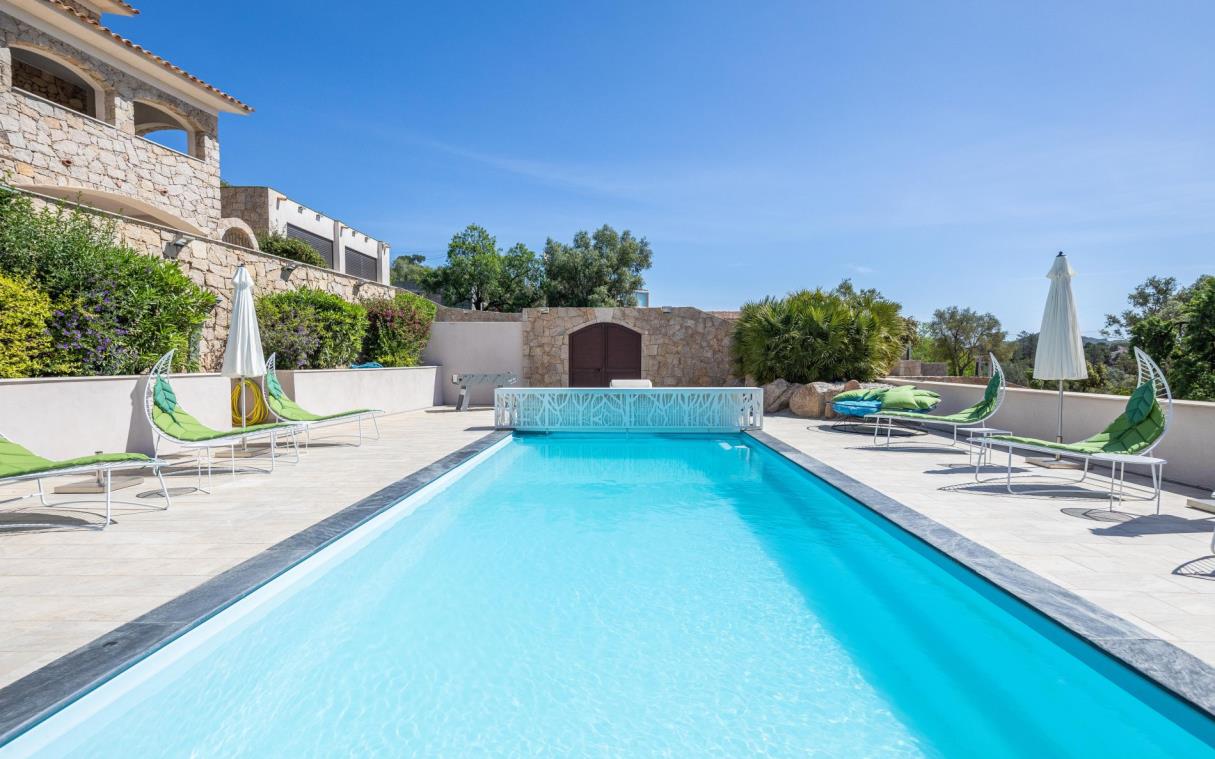 villa-porto-vecchio-corsica-france-luxury-pool-lecci-swim (5)