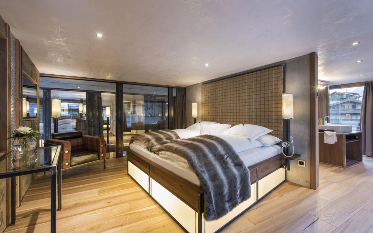 chalet-zermatt-switzerland-swiss-alps-modern-spa-luxury-loft-bed (1).jpg
