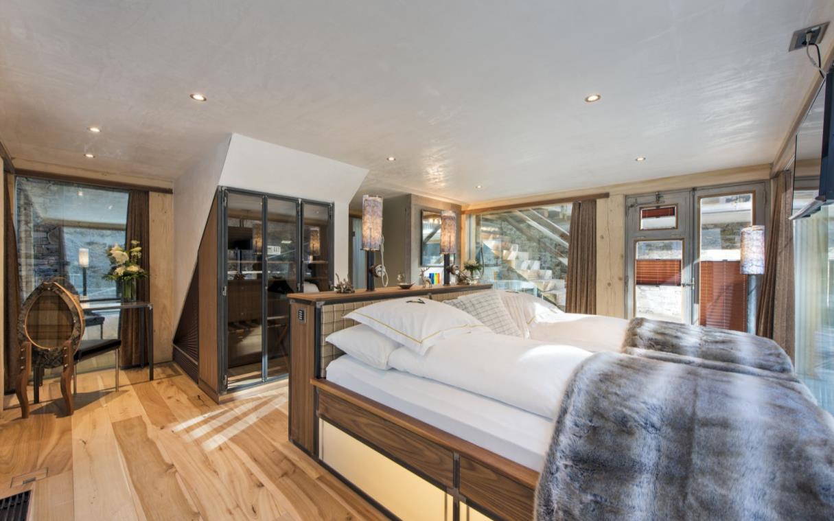 chalet-zermatt-switzerland-swiss-alps-modern-spa-luxury-loft-bed (4).jpg