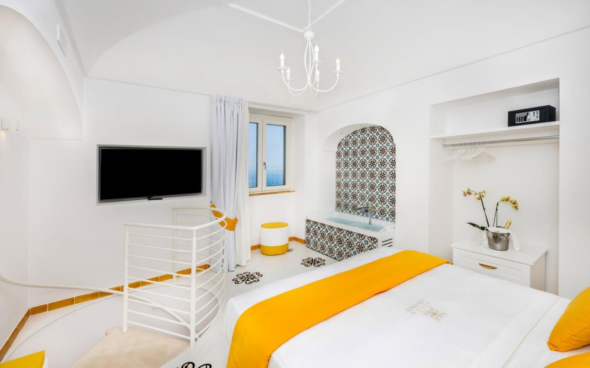 villa-amalfi-coast-italy-luxury-indoor-pool-frangi-bed (15)
