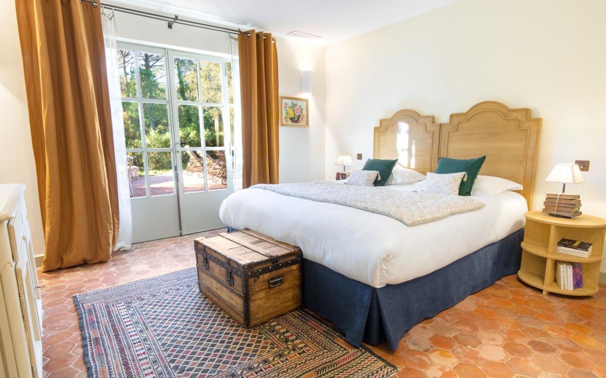villa-provence-france-chateau-countryside-luxury-jasso-bed (1)