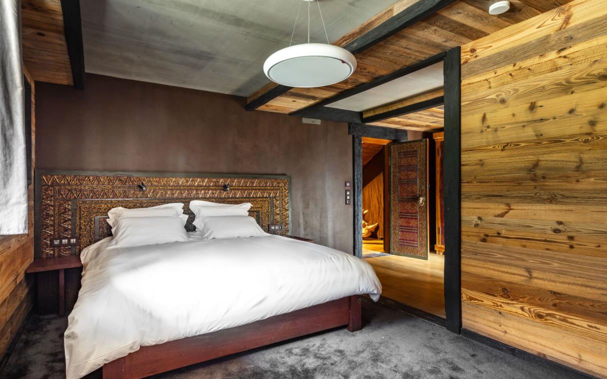 chalet-tignes-french-alps-france-luxury-catered-contemporary-ubud-bed (4).jpg