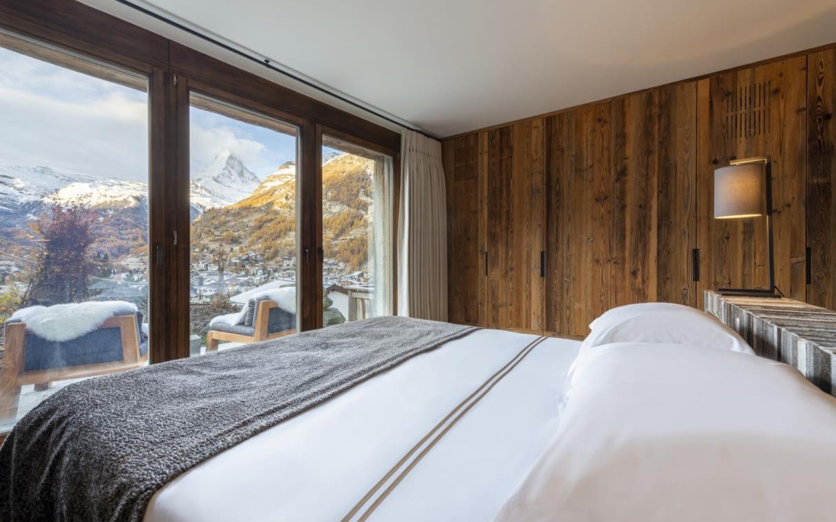 chalet-zermatt-swiss-alps-switzerland-ski-luxury-anges-bed (4).jpg