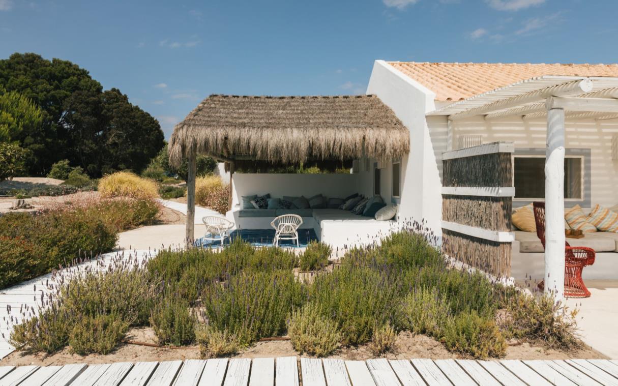 villa-comporta-portugal-luxury-pool-casa-do-zimbro-out-liv (1)