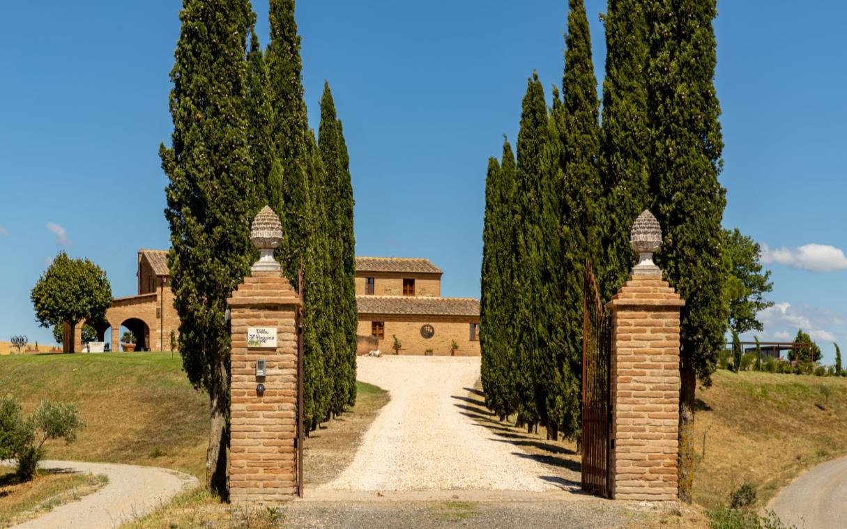 villa-siena-tuscany-italy-luxury-pool-il-poggino-ext (1)