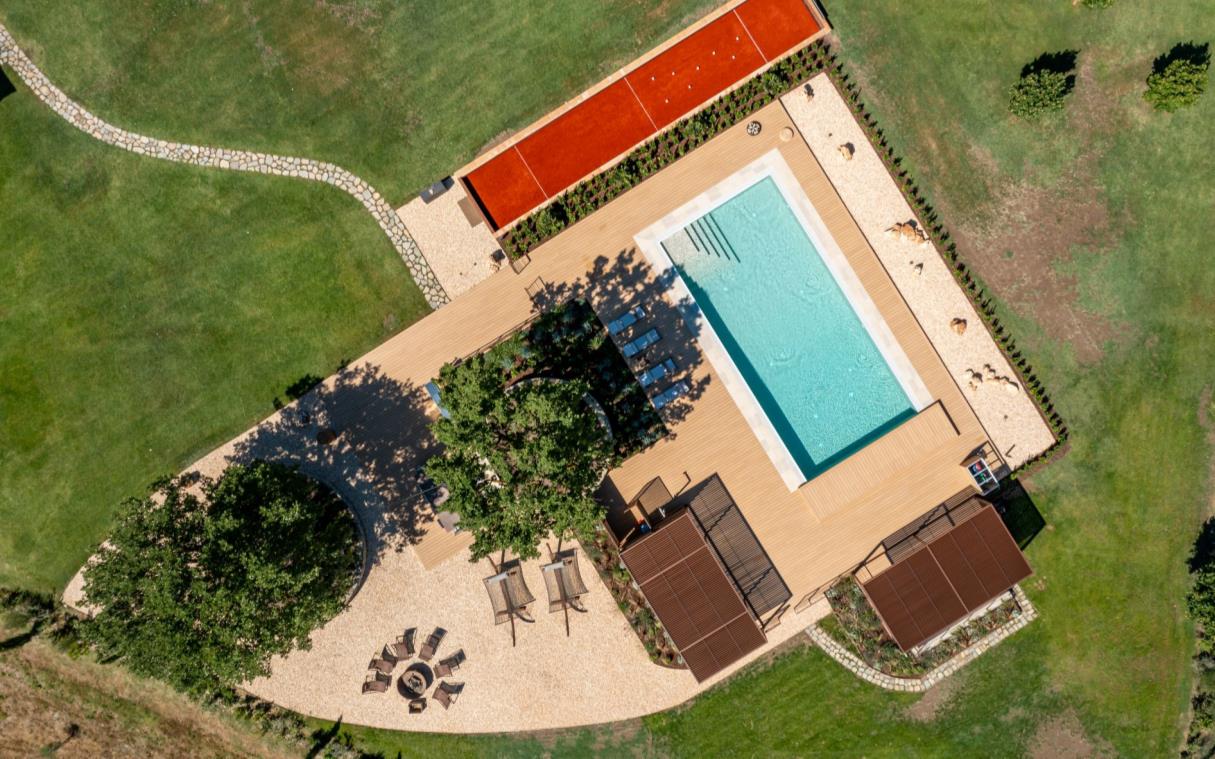 villa-siena-tuscany-italy-luxury-pool-il-poggino-aer (12)