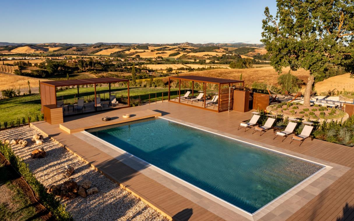villa-siena-tuscany-italy-luxury-pool-il-poggino-aer (16)