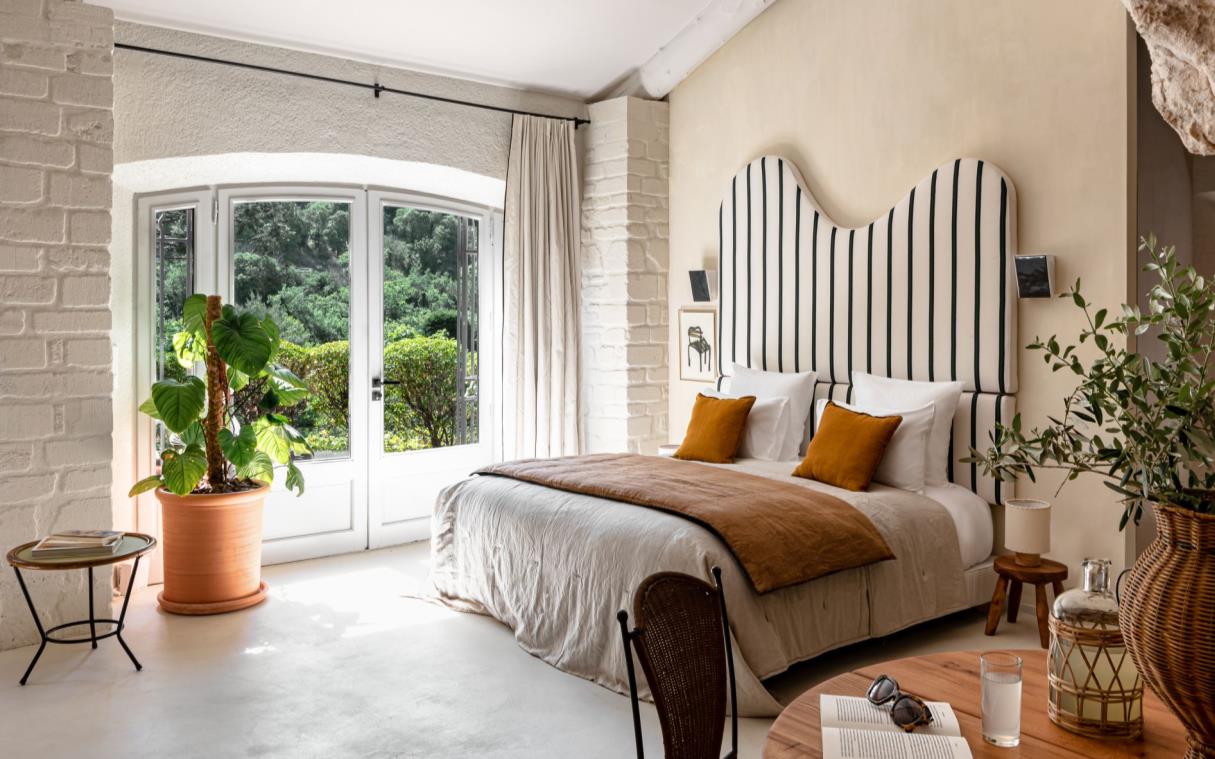 villa-provence-france-luxury-pool-etoile-des-baux-bed 3