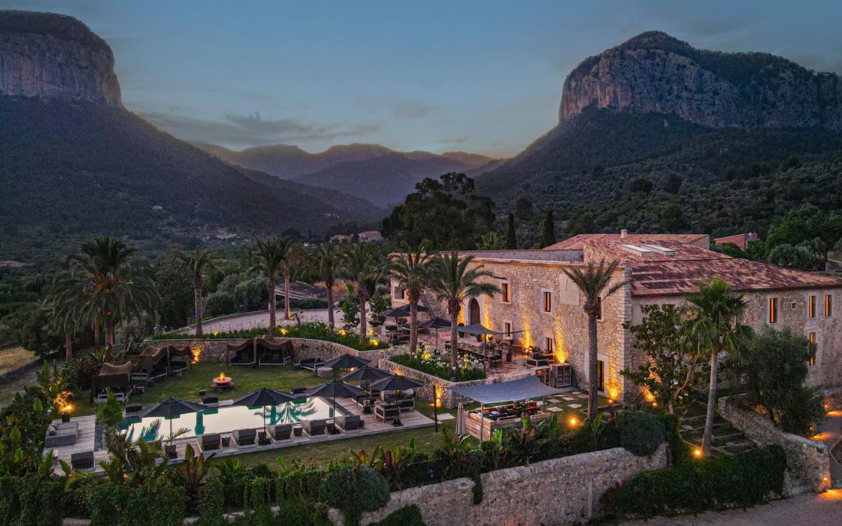 villa-mallorca-spain-mountain-s-luxury-pool-spirit-of-son-fuster-aer (3)