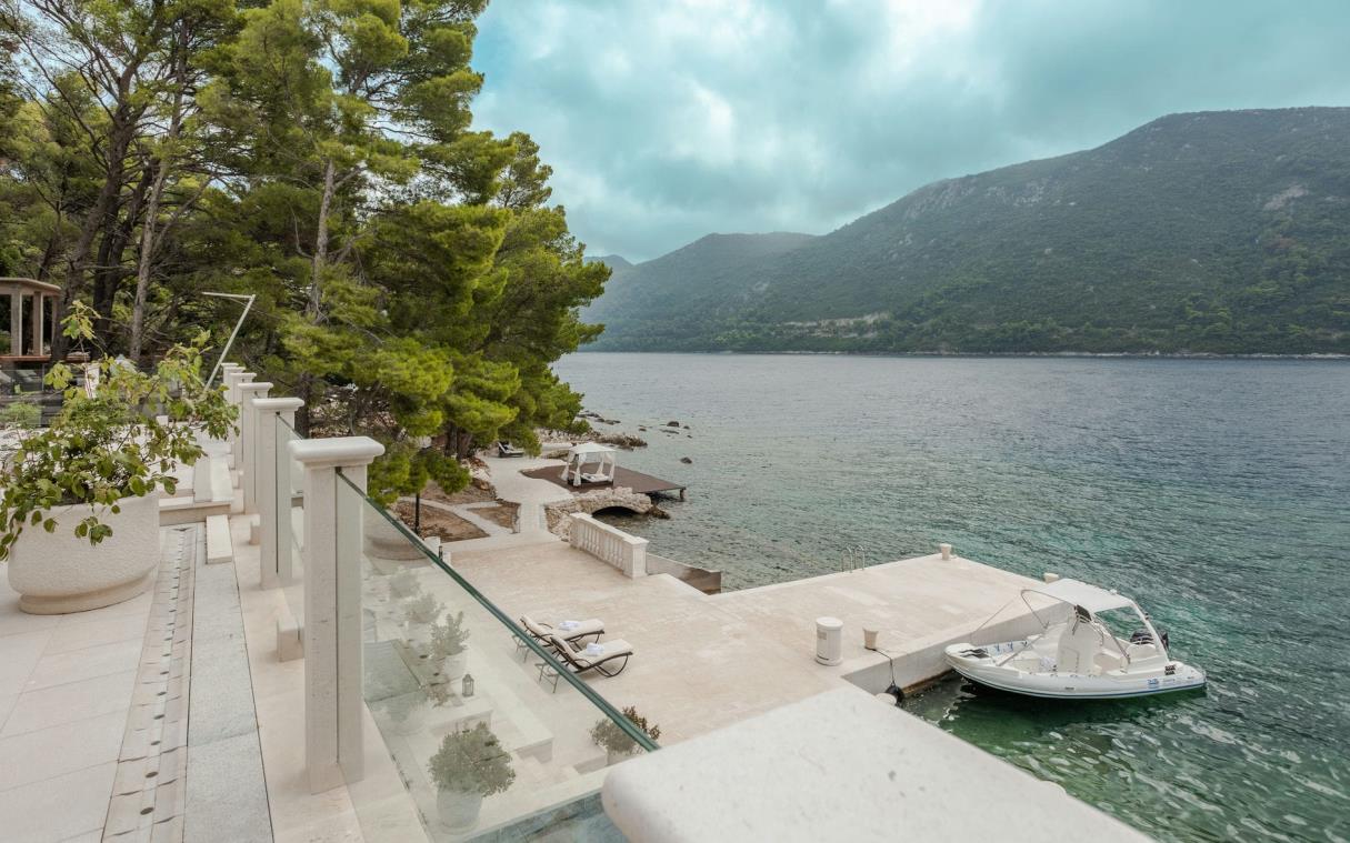 villa-mljet-croatia-luxury-pool-sea-piece-of-mljet-dock (2)