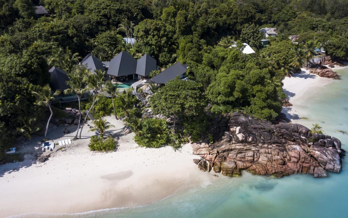 villa-seychelles-luxury-beach-pool-deckenia-aer (4)