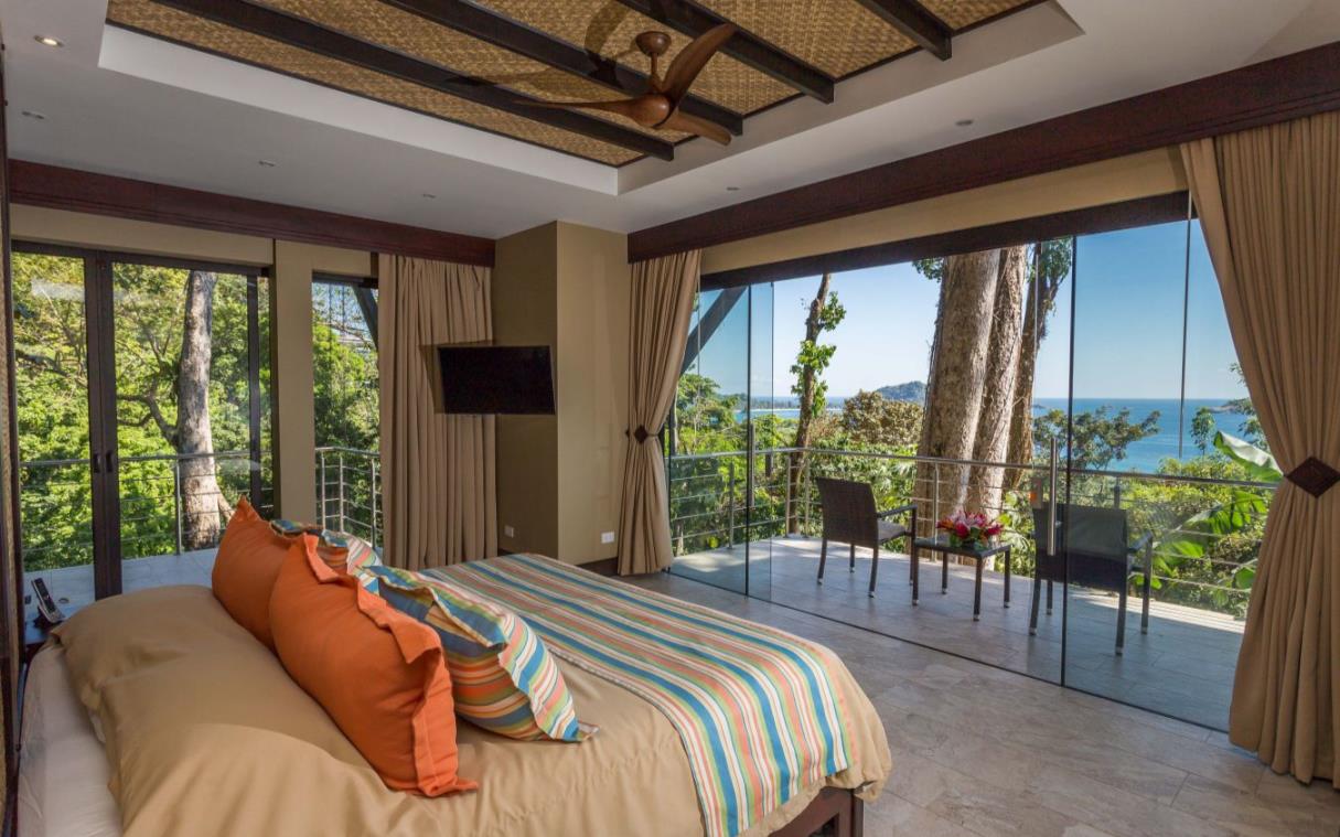 villa-manuel-antonio-costa-rica-luxury-pool-sea-views-vista-hermosa-bed (5).jpg