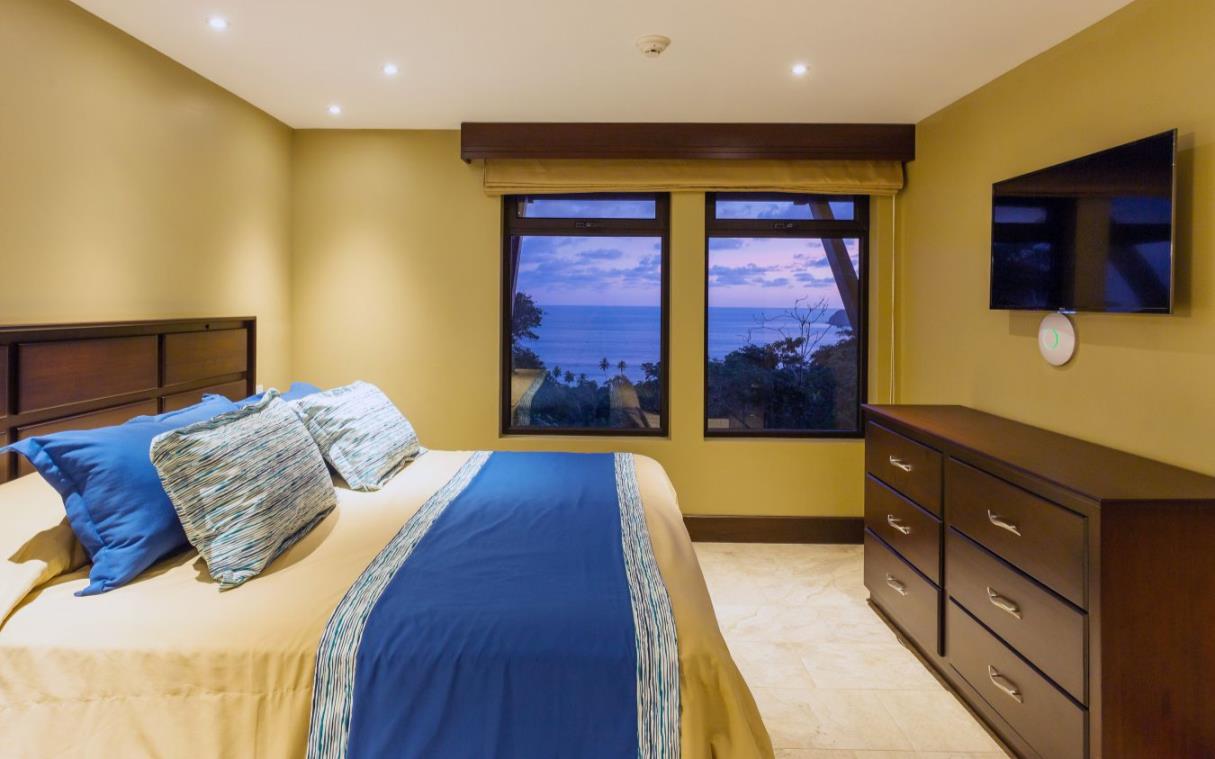 villa-manuel-antonio-costa-rica-luxury-pool-sea-views-vista-hermosa-bed (3).jpg