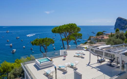 villa-amalfi-coast-italy-luxury-pool-sea-neranyum-roof