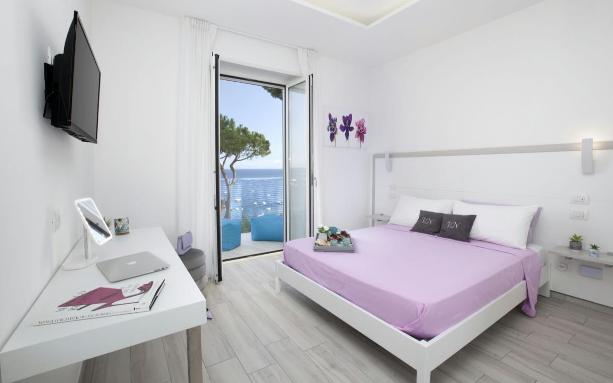 villa-amalfi-coast-italy-luxury-pool-sea-neranyum-bed (17)