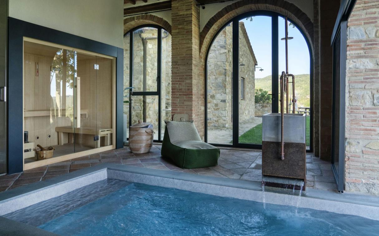 villa-chianti-tuscany-italy-luxury-pool-countryside-winery-il-cellese-swim