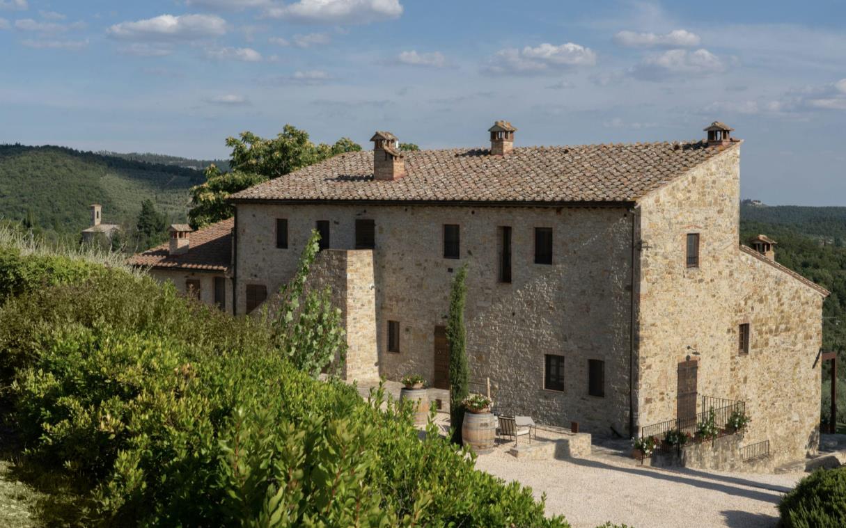 villa-chianti-tuscany-italy-luxury-pool-countryside-winery-il-cellese-ext (2)