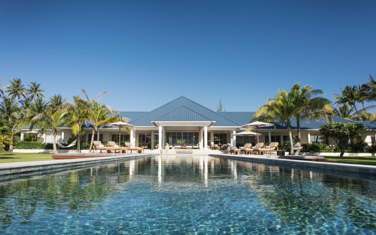 villa-french-polynesia-asia-pacific-luxury-beach-bora-bora-one-swim (3)
