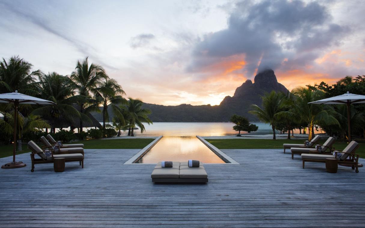villa-french-polynesia-asia-pacific-luxury-beach-bora-bora-one-swim (1)