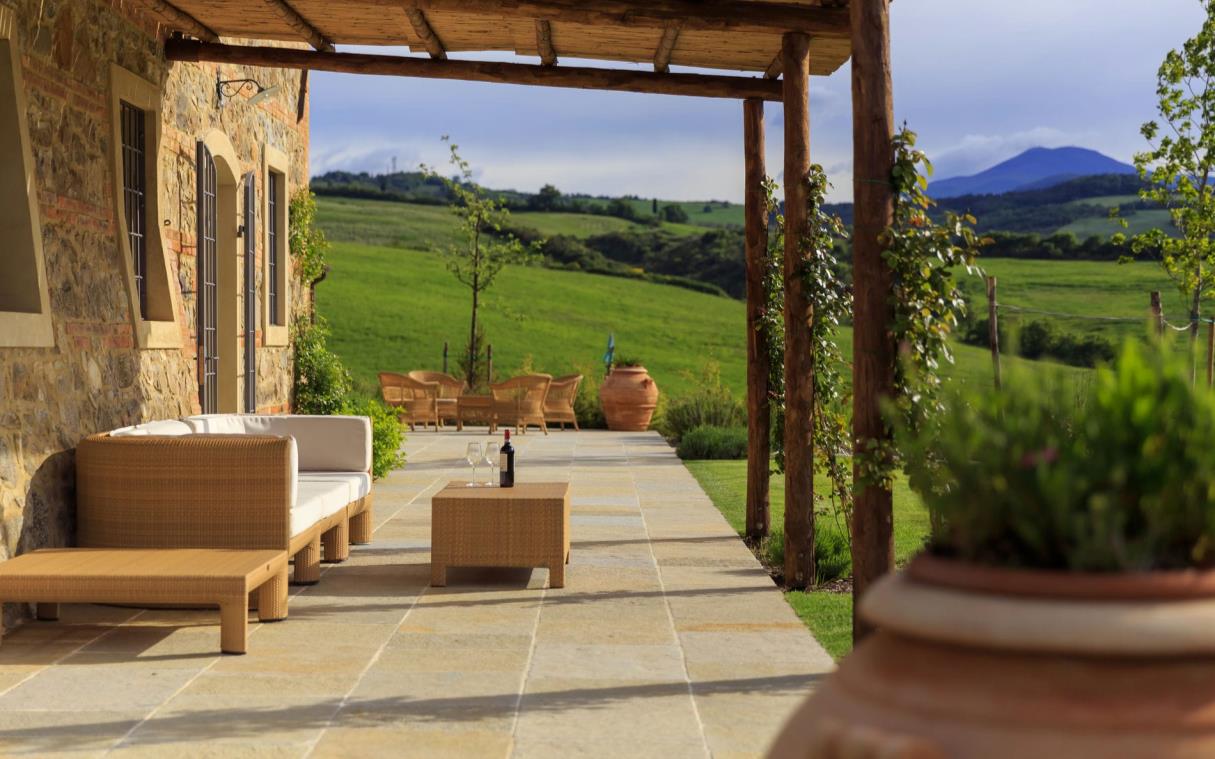 villa-val-d-orcia-tuscany-italy-countryside-luxury-pool-podere-capanelle-terr (7)