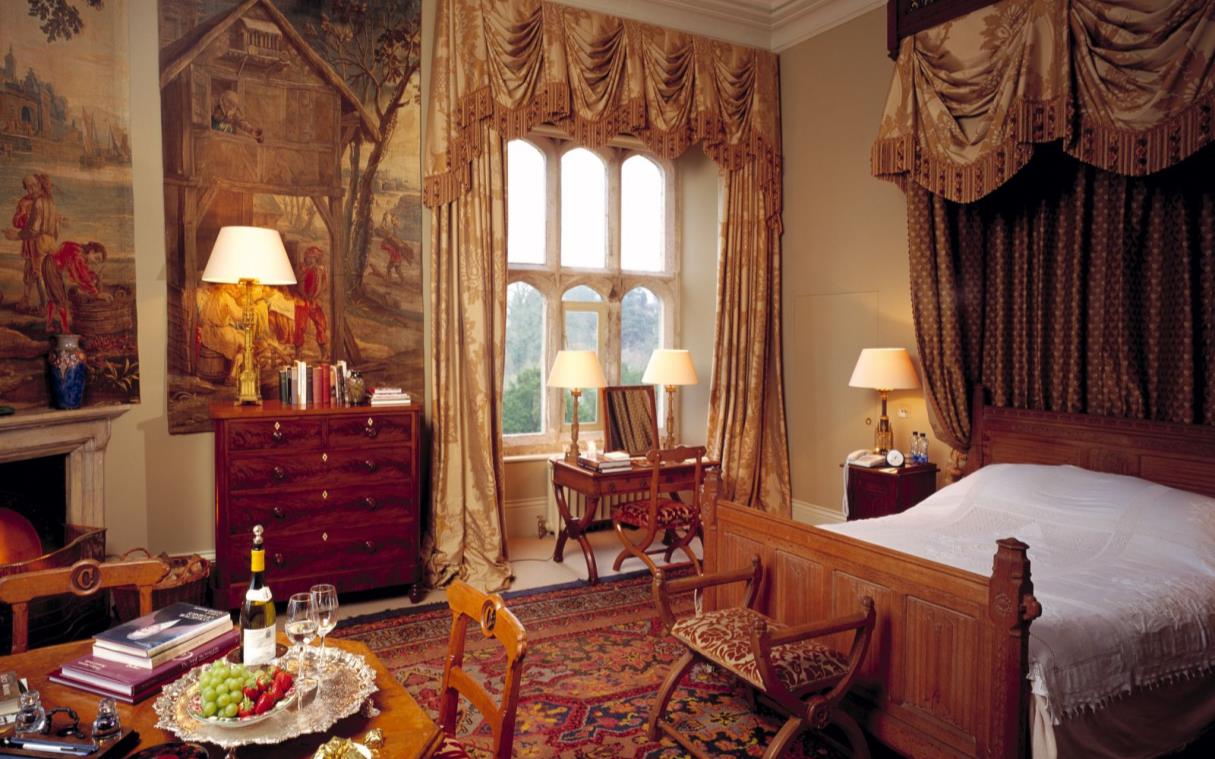 castle-lismore-waterford-ireland-luxury-private-estate-bed-1.jpg