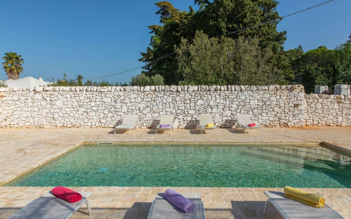 villa-apulia-italy-luxury-pools-countryside-dimora-semplici-swim (1)
