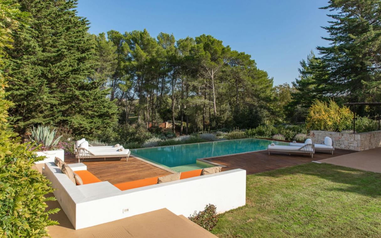 villa-apulia-italy-luxury-pools-countryside-dimora-semplici-swim 1 (7)