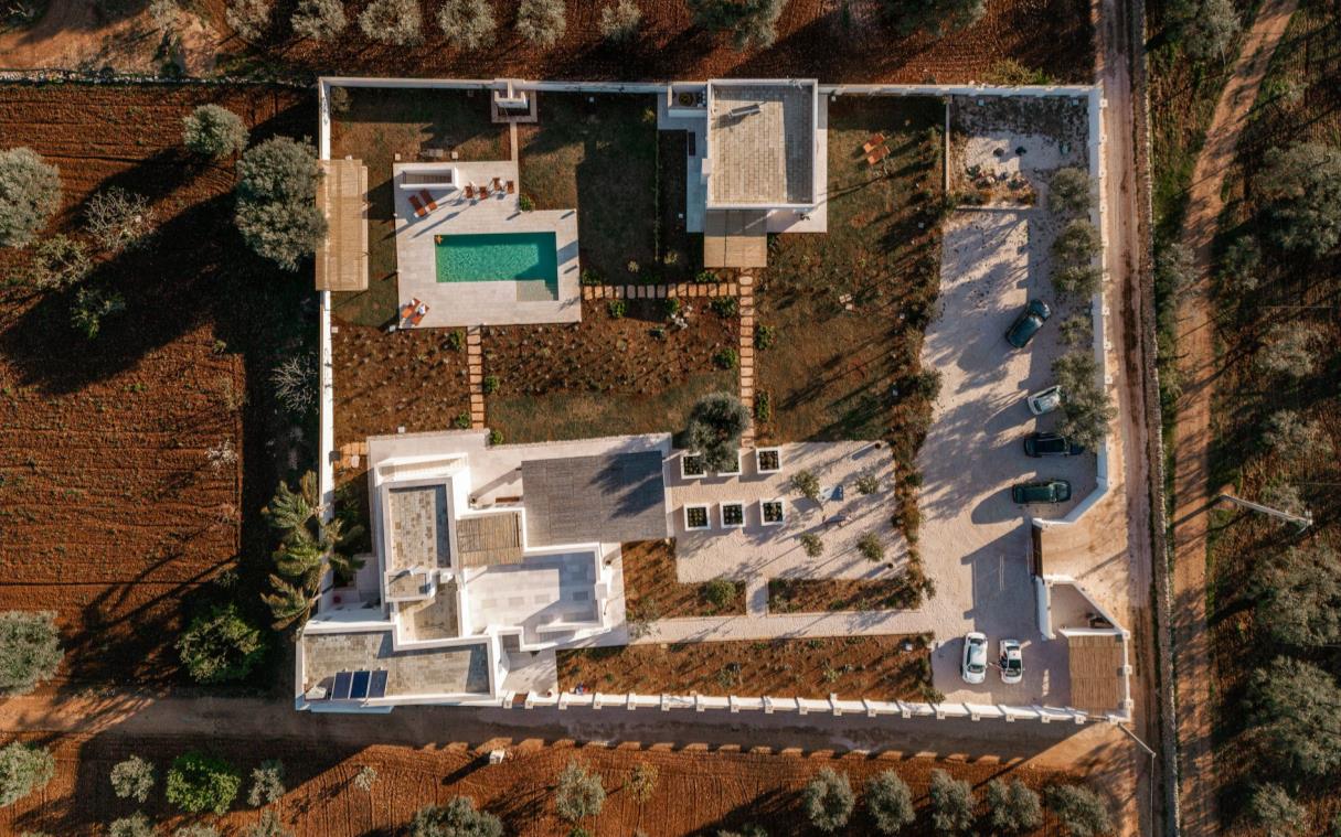 villa-apulia-italy-countryside-luxury-pool-dimora-biancarancio-aer (4)