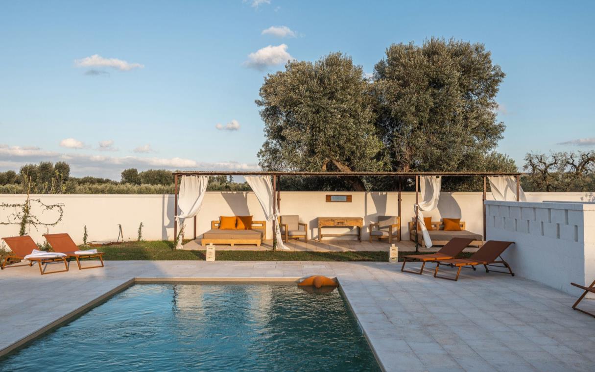 villa-apulia-italy-countryside-luxury-pool-dimora-biancarancio-swim (8)
