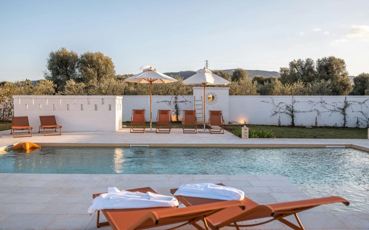 villa-apulia-italy-countryside-luxury-pool-dimora-biancarancio-swim (1)
