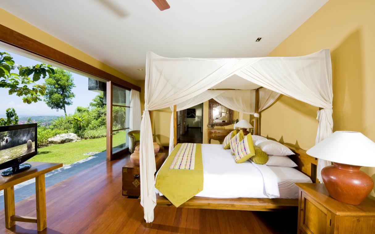 villa-bali-indonesia-luxury-pool-longhouse-bed (5).jpg