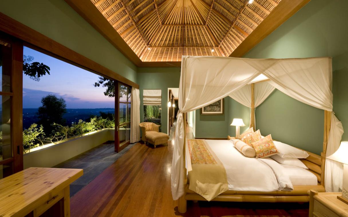 villa-bali-indonesia-luxury-pool-longhouse-bed (1).jpg