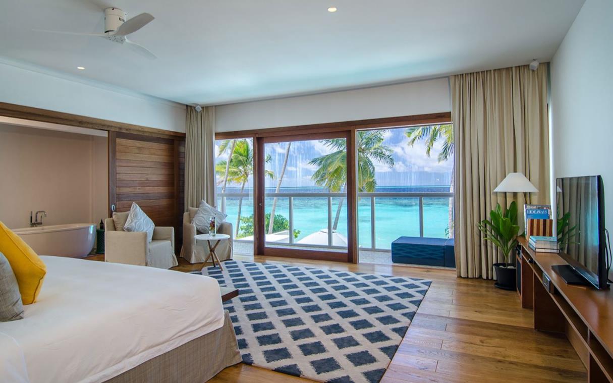 villa-maldives-island-pool-great-beach-villa-residence-bed (1).jpg
