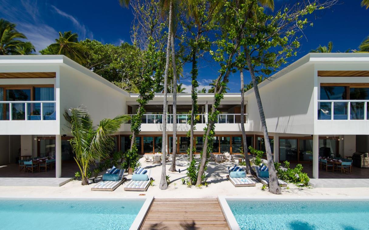 villa-maldives-island-pool-great-beach-villa-residence-cov (1).jpg