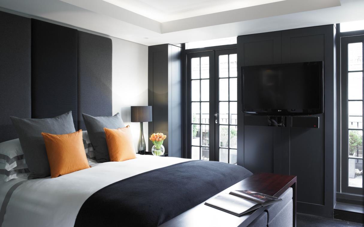 apartment-london-mayfair-luxury-grosvenor-penthouse-suite-bed (1).jpg