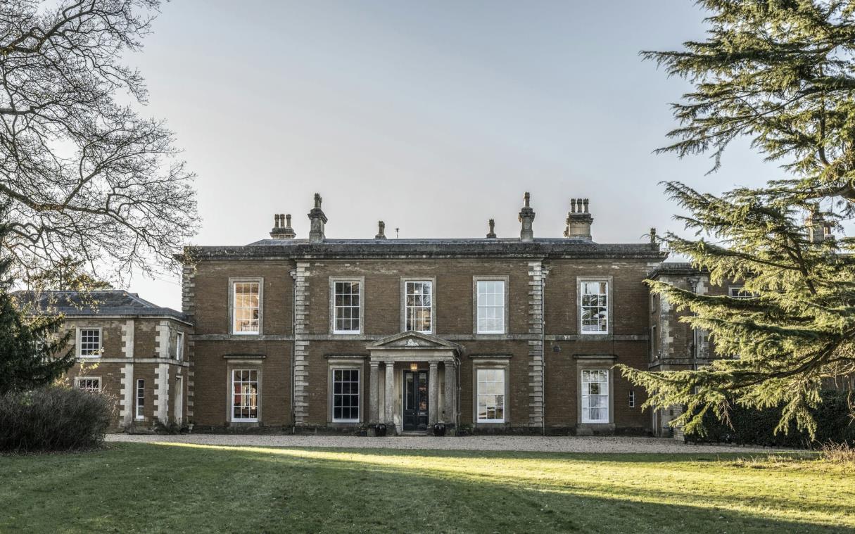 villa-leicestershire-england-uk-manor-house-luxury-keythorpe-hall-ext (2)