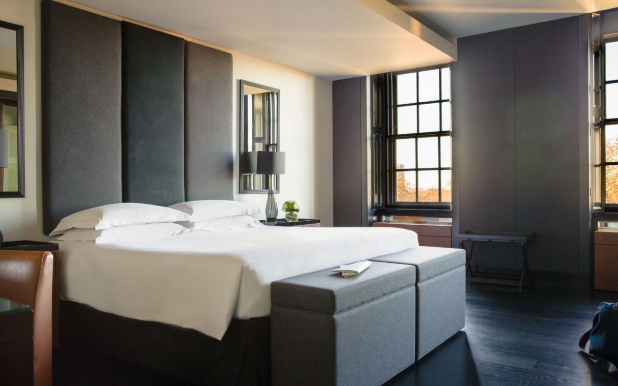 apartment-london-mayfair-luxury-city-suites-serpentine-bed (1).jpg