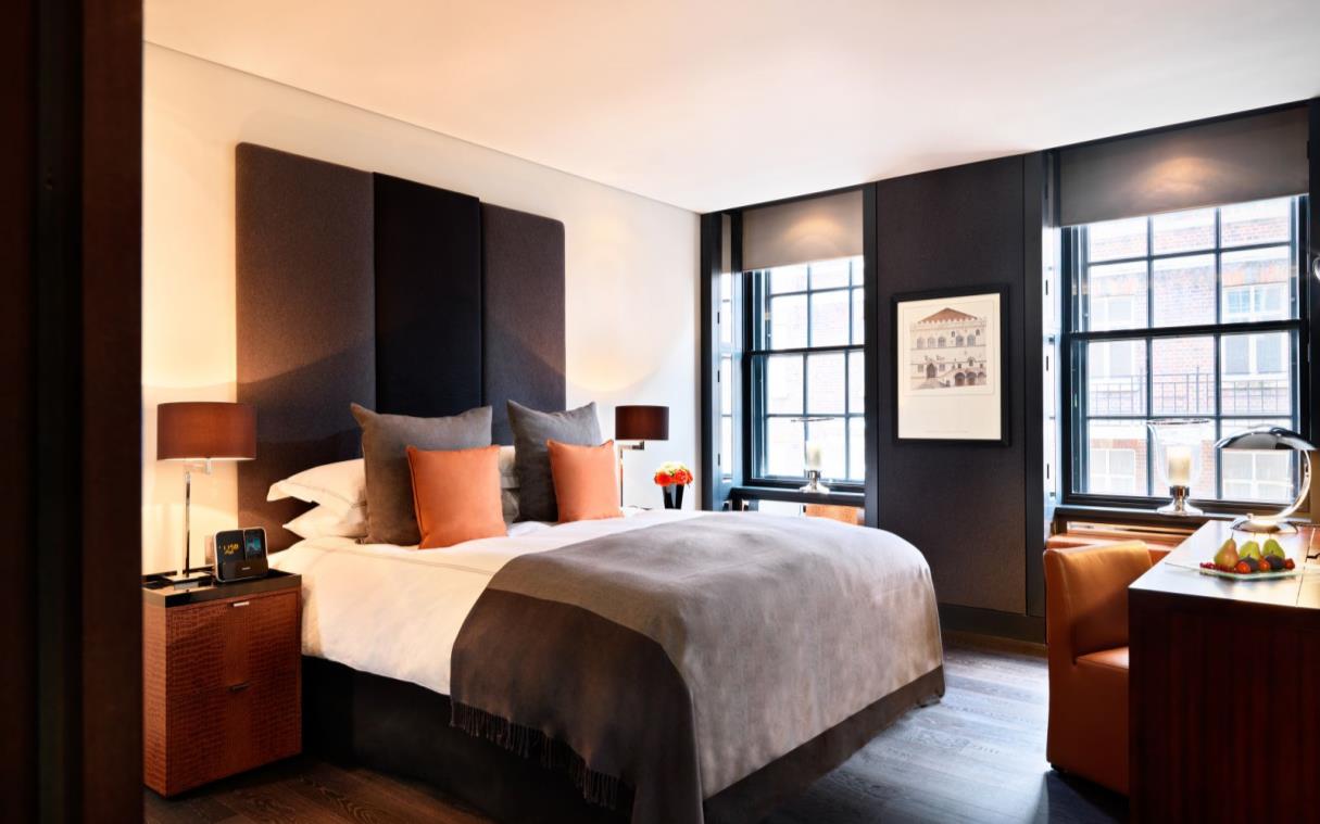 apartment-london-mayfair-luxury-city-suites-bed.jpg