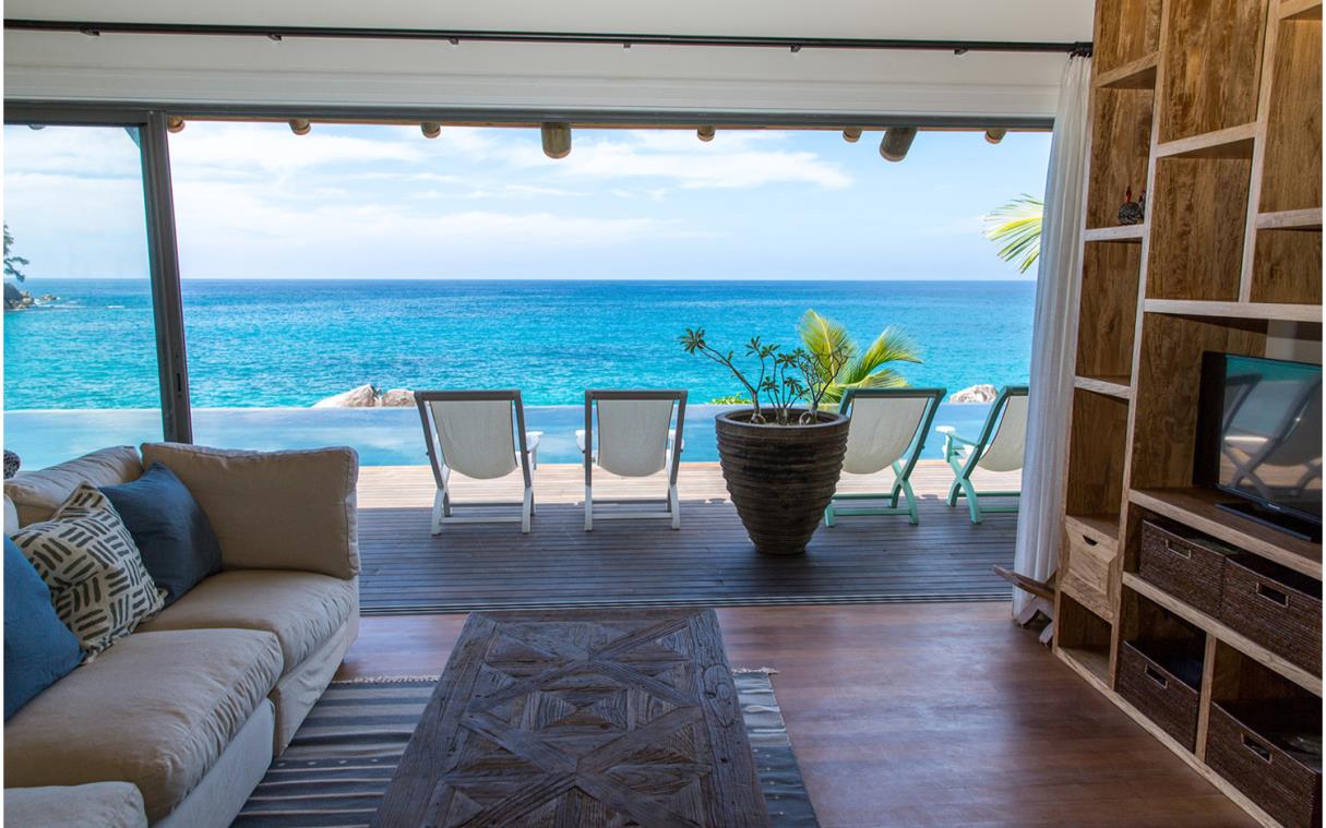 villa-seychelles-indian-ocean-luxury-pool-sea-monkey-liv-2.jpg