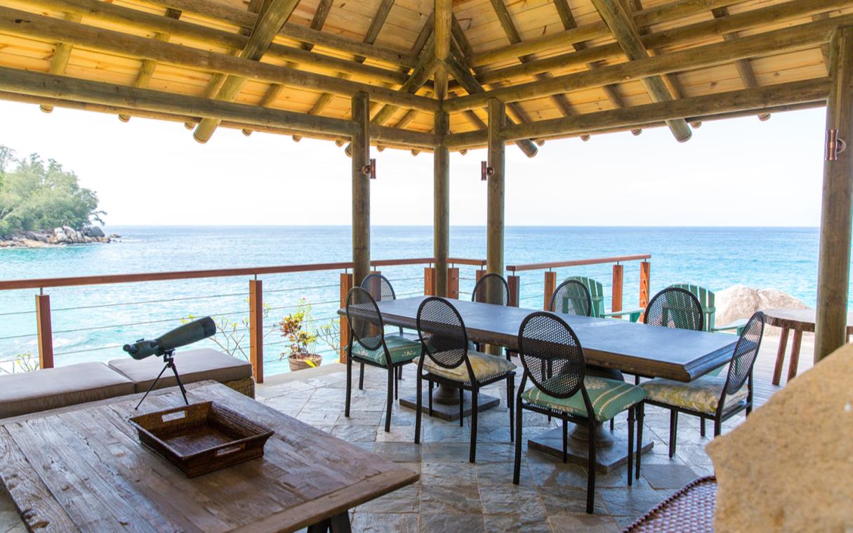 villa-seychelles-indian-ocean-luxury-pool-sea-monkey-din-out.jpg
