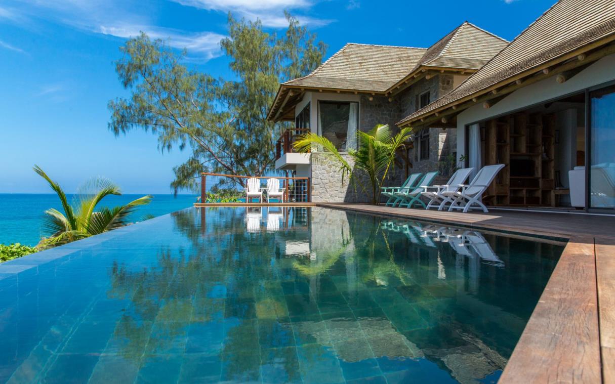 villa-seychelles-indian-ocean-luxury-pool-sea-monkey-cov.jpg