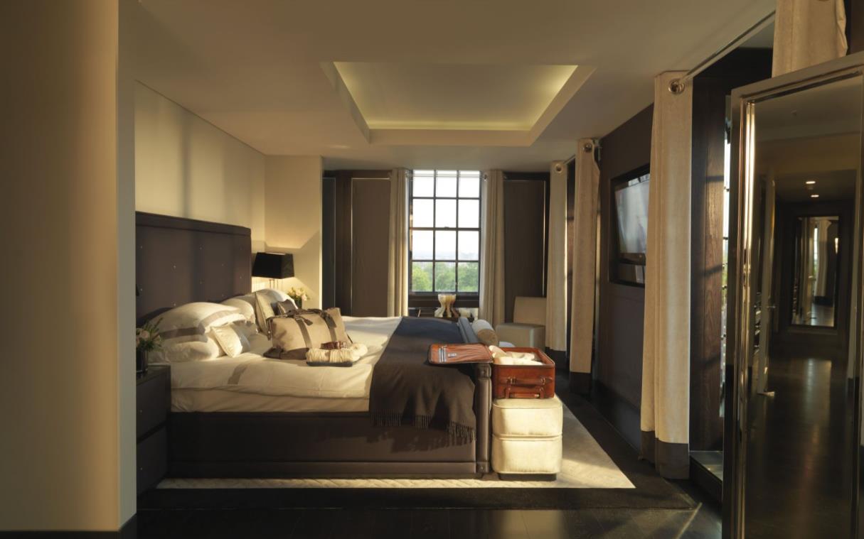 apartment-london-mayfair-luxury-grosvenor-house-knightsbridge-penthouse-suite-bed (1).jpg