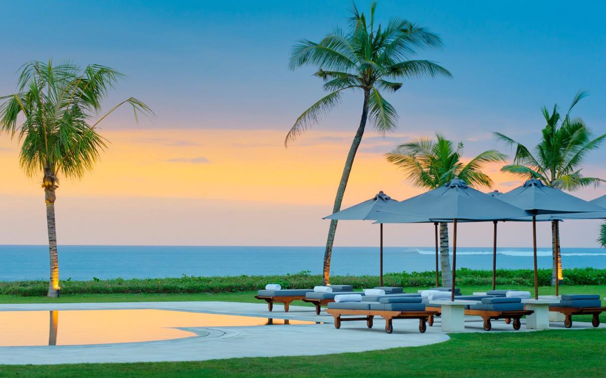 villa-bali-indonesia-luxury-beachfront-atas-ombak-pool (4).jpg
